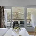 1 Bedroom Lovely In Apartamento